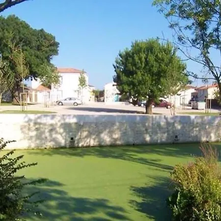 Maison D'Une Chambre Avec Vue Sur Le Lac Terrasse Amenagee Et Wifi A Taugon Prázdninový dům Taugon